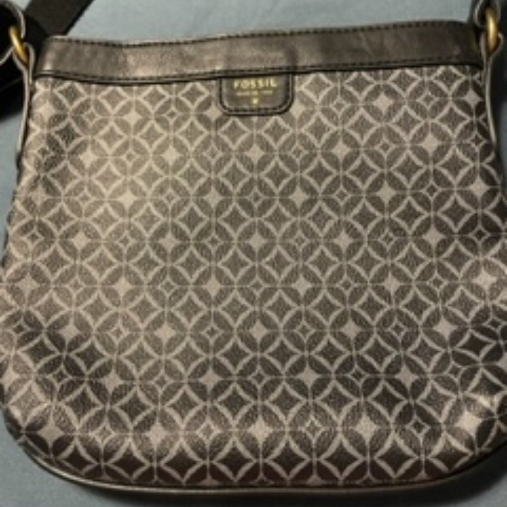 Fossil Pocketbook with Strap